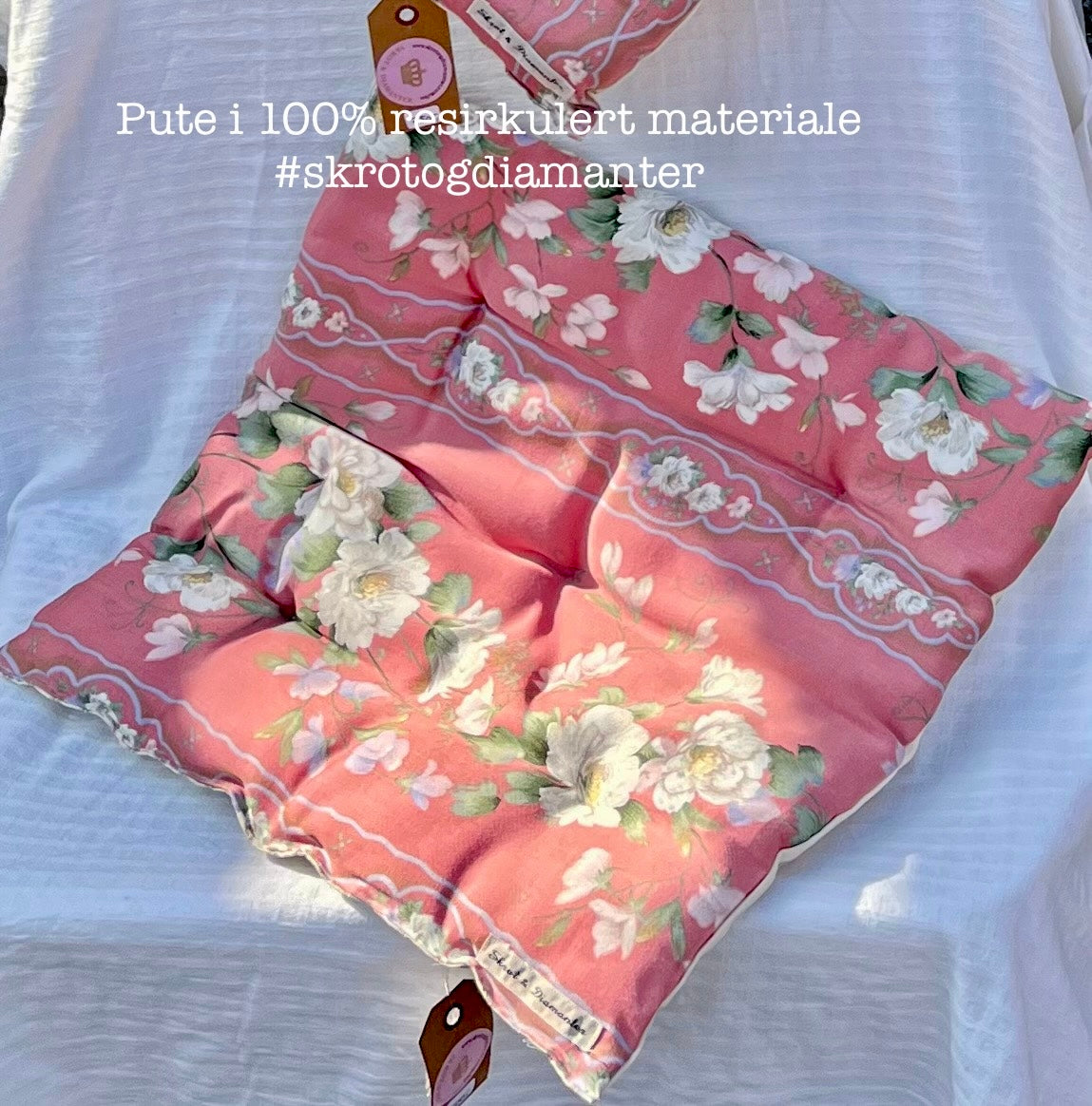 BESTILL SKREDDERSYDDE PUTER AV VALGFRI TEKSTIL (MORMOR-GARDINER FRA DITT EGET LOFT?), OG FÅ DEM FYLT MED RESIRKULERT FIBER. Pris fra: