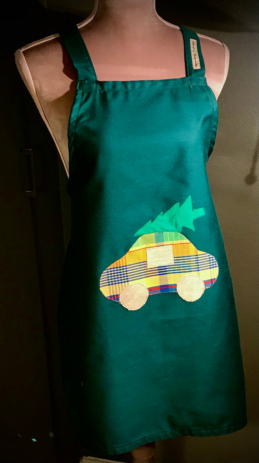 BARNEJULEFORKLE MED BIL OG JULETRE PÅ TAKET