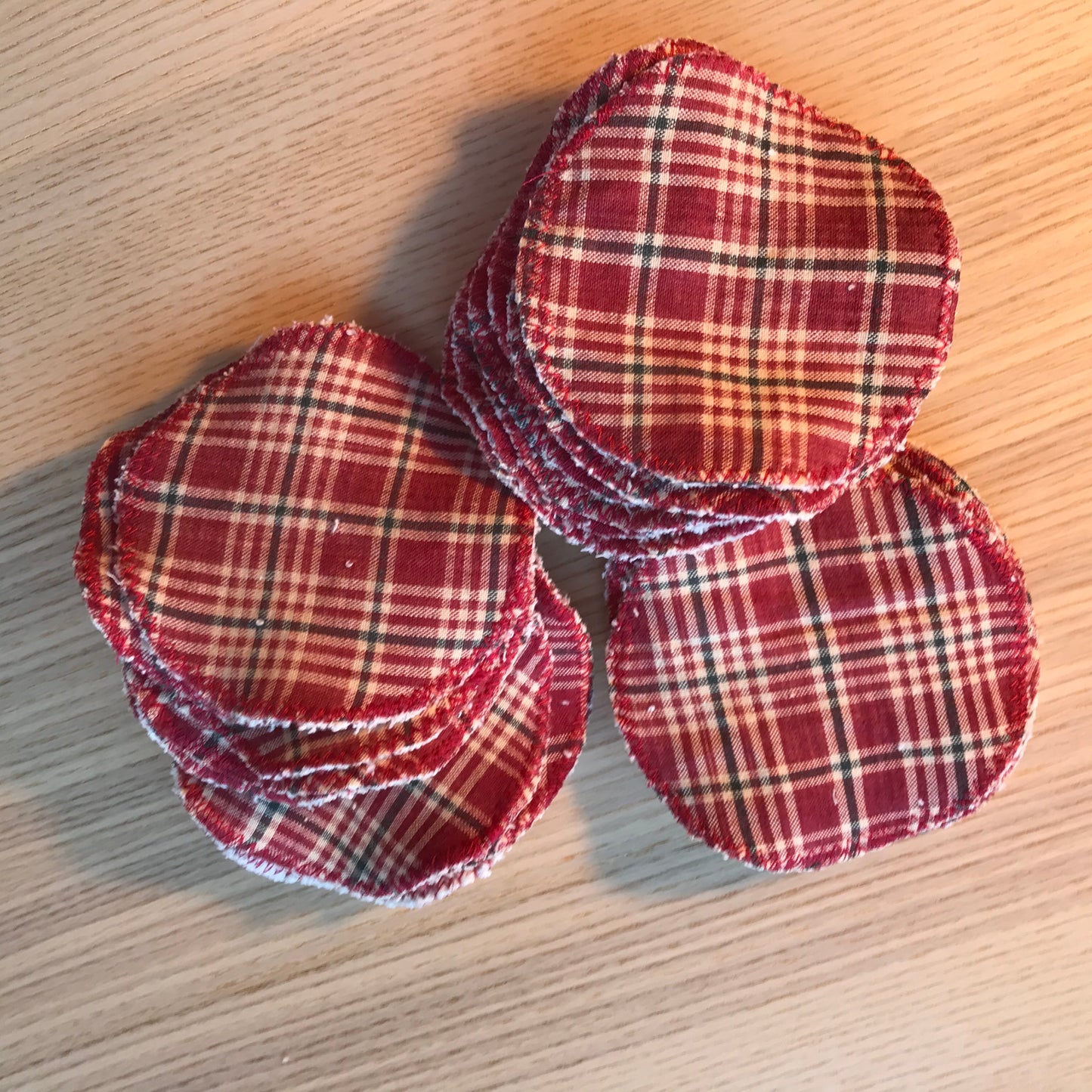 Makeup pads, av ren og resirkulert tekstil, fem stk. pr. pakke.