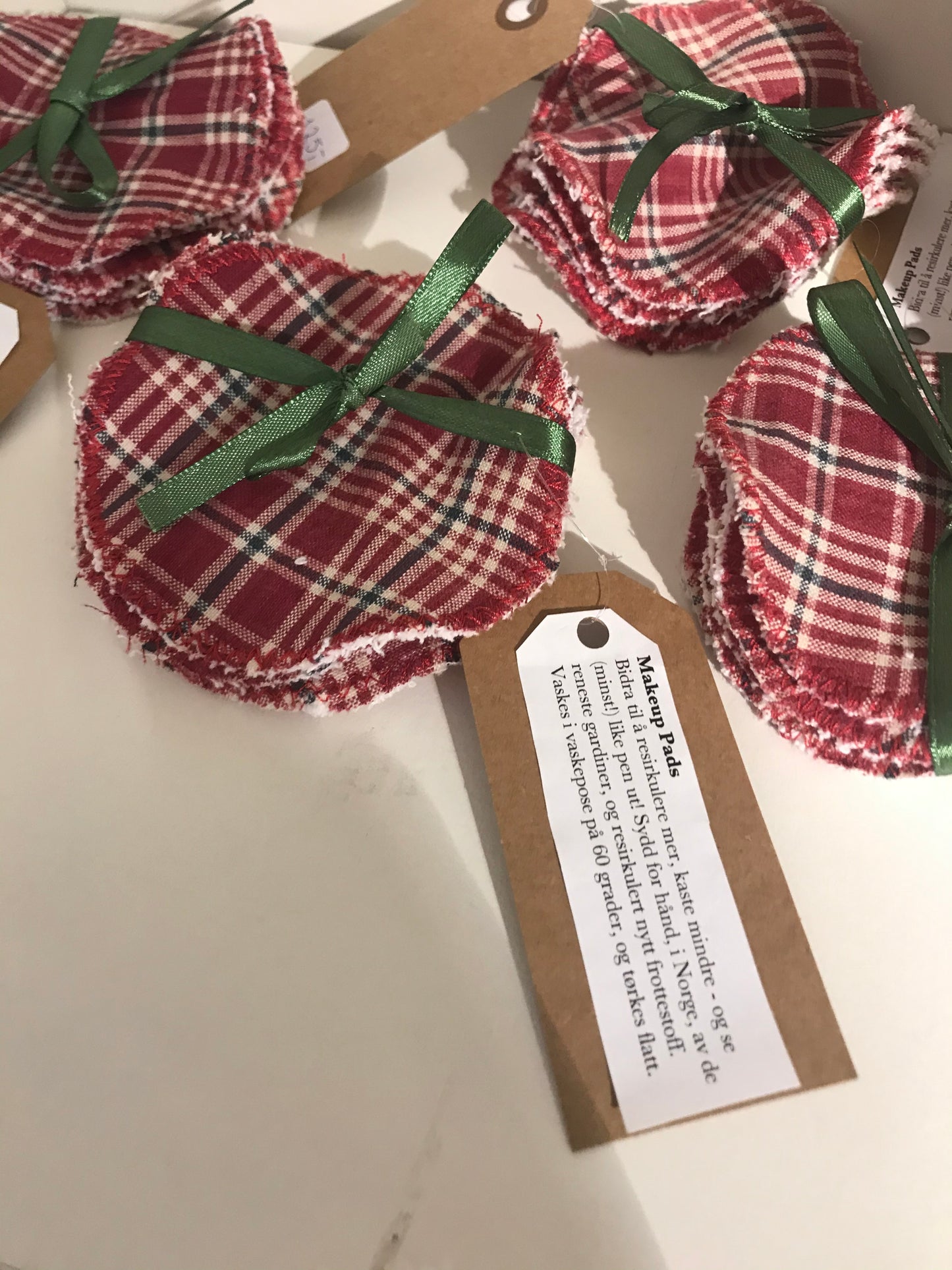 Makeup pads, av ren og resirkulert tekstil, fem stk. pr. pakke.
