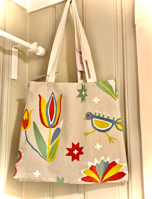 Blomster og fugler på vårlig handlenett