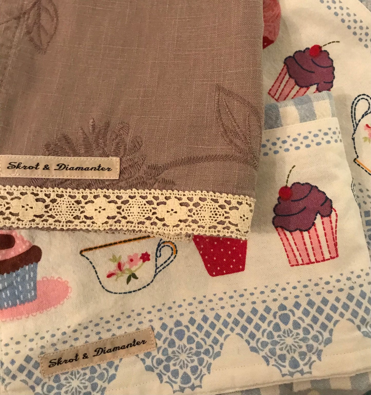 UTSOLGT! Kjøkkenhåndkle Cake Romance - Søtere blir det ikke!